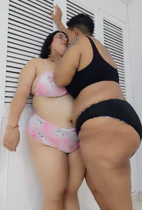 TiffantyAndStacy hello my love happy wednesday, did you miss us? Foto