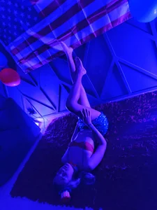 TaraaHot Happy July 4 Immagine  5