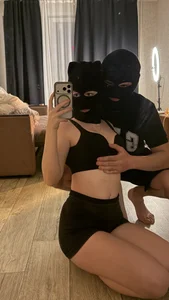 PamelaCouple_ Public Pic 5