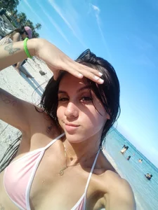 AlanaJones1 beach and sun Foto