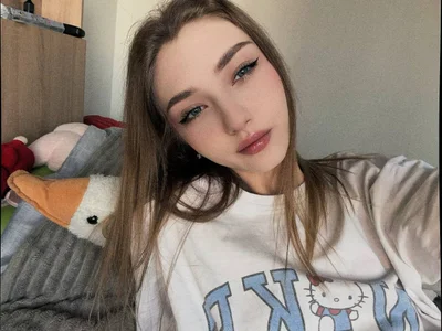 lying around at home de AveryBerkson  3 Imagens