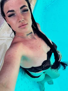 LizaRoxx Public Foto 4