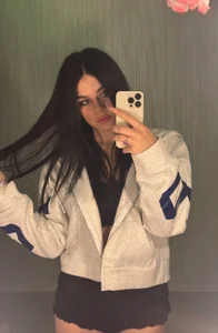 JeniceSourwine kullanıcısının New outfit… what do we think? 👀 albümü -  7 fotoğraf