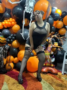 Sweets or me? 🎃 od Drool_Sucker  5 snímek