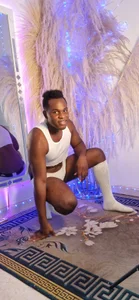 Amun_obsidianのWhen the mirror no longer resists so much temptation.の 4枚の写真