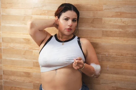 LucyanaSilvaTake a shower with me ?图片