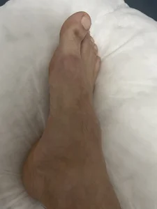 goldenboyhot: my feet and balls ( фото)