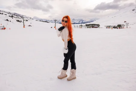 MollyHeadleyy Cold holidays 😅🥰🥶 Pic 7