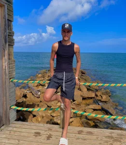 Jeremmy_Love enjoying the beach Poză