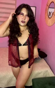 Zarabloom_ Lady in red i mean in bed Bilde 3
