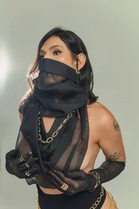 SarahYates desert charm Pic 5