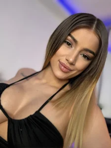 AishaSins 💫 My Blonde Era зображення 7