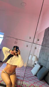 IsaSweettの🍒❤️‍🔥の 2枚の写真