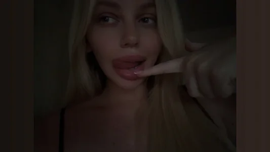 Blonde-Bella-XX Public Εικόνα 9