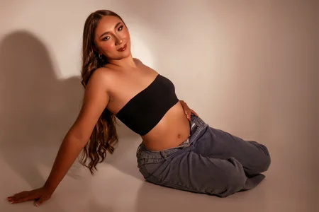 DafneBenett Public Pic 5