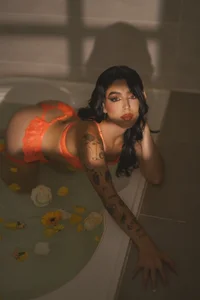 zoee_jackson A night of passion in the jacuzzi🧡 Foto
