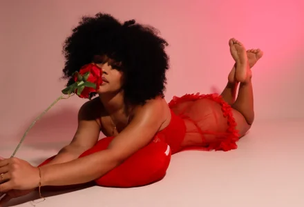 naia_blessed beautiful and dangerous like a rose on Valentine's Day Pic 3