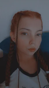 EllaStevens Public Foto