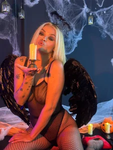 your favorite fallen angel🎃🪽🪽 de alana_gloow  3 Imagens