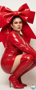 kiraGeiner red latex Immagine  3