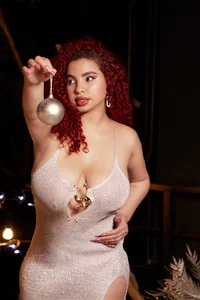 LeylaRangel Christmas magic around every bend ✨🎁 Pic 3