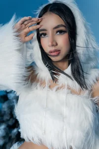 LillyThompson Snowy Xmas Pic