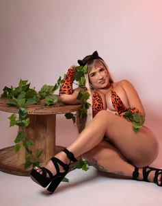 _carolina_fox your sexy leopard this haloween 🐆🧡 Foto