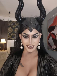 RhondaFlirtyDOM QUEEN GODDESS MISTRESS 😈🤤💦 Pic