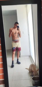 Latino_Junge Public  2টি ছবি