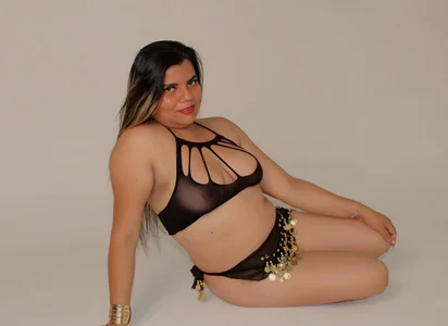 Aida-nicolle hallowseason Pic