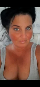 Velvet-Milf Public Pic 2
