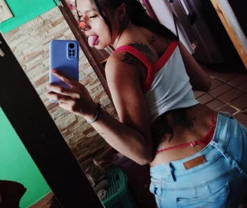 Emily-Fire Public Foto 7