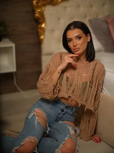 NaughtyChloeee Ready for a sexy walk Bilde 8