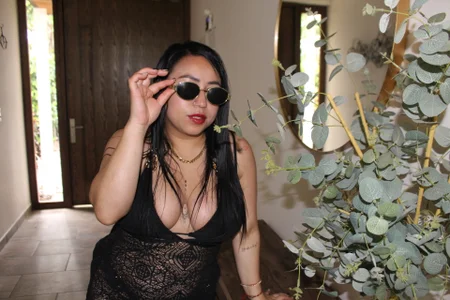 leila_lewis I LOVE T THE SUN Billede