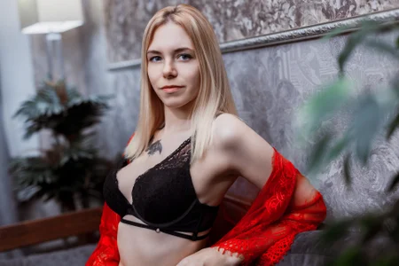 Emma_Bryan Grey photoshoot Foto 6