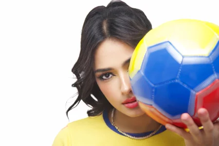 GahiaBelucci sexy and ready for the world cup Pic 4