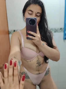 _Sarah-Office1 pretty girl Immagine  2