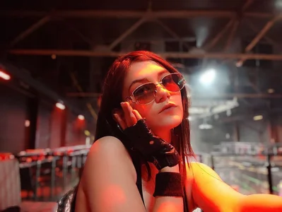 EuraButscher: Public ( 5 фото)