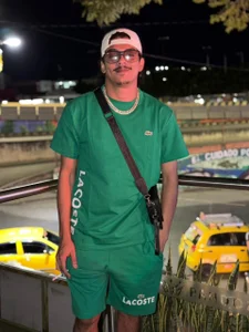 Green💚 de Straight_with_curls  5 Imagens