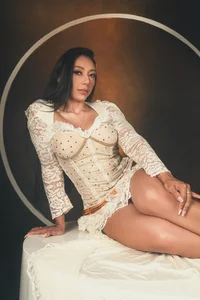 LizzHamilton__ I want to kiss every part of your body Billede 5