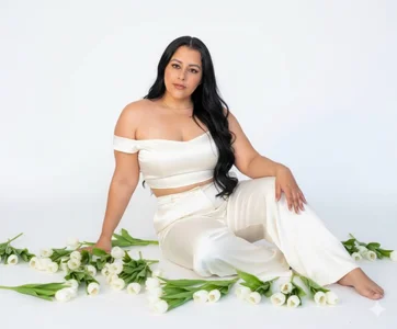 SexxyPamela Naughty pigeon Pic 3