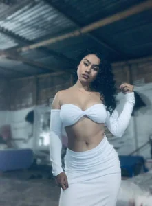 NoiraVale I’m glowing for you, love 💕 I’m live now from 8:30 AM to 3:30 PM (Colombia) just waiting to spoil y Pic