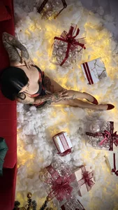 ChristineFord_ Santa's Naughty Little Helper 🎅🎁💋 Foto 2