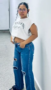 _emily_w girl in jeans Pic