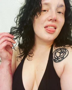 Thiccums-the-Goddess's photo