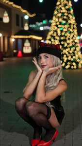 Megan_Do_Santos Where there is love, it is always Christmas Kuva 5