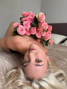 Christy_Little The floral side of passion Pic 4