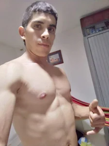 Adrian_fire Sensual boy Foto 4