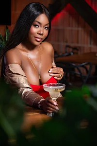 Lola_King Beautiful Lola in bar. 🤎 Pic