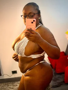 Busty_Bellaa's photo